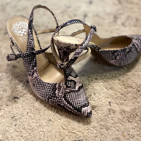 NWOT-Vince Camuto Snakeskin Print Strappy Heels, 9 1/2 - Picture 3 of 10